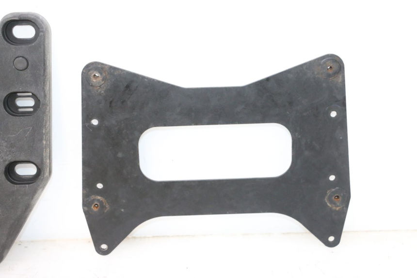 photo de PLATE TOP BOX HONDA XLV VARADERO 125 (2007 - 2012) - Fixing points details