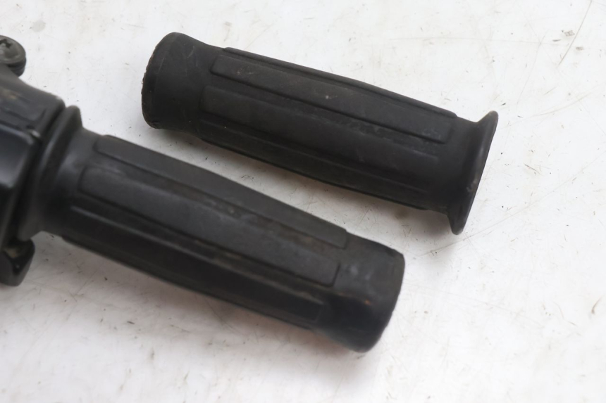 photo de THROTTLE GRIP PEUGEOT 103 SPX CLIP 50 (1989 - 1992) - Component detail