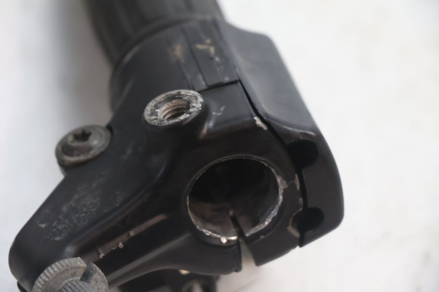photo de THROTTLE GRIP PEUGEOT 103 SPX CLIP 50 (1989 - 1992) - Technical close-up