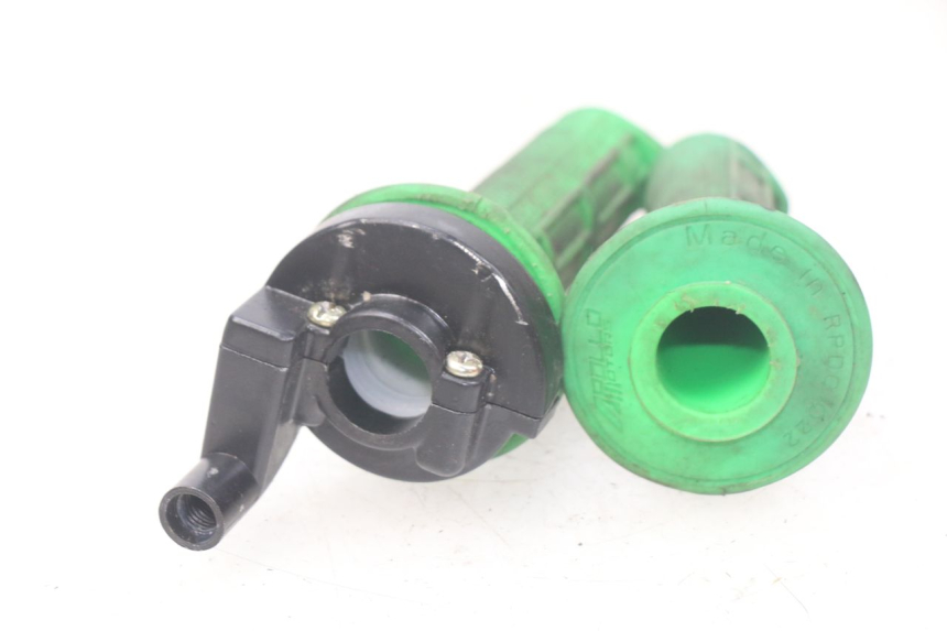 photo de THROTTLE GRIP ORION AGB37 CRF1 DIRT BIKE 125 (2013 - 2021) - Zoom on usage condition