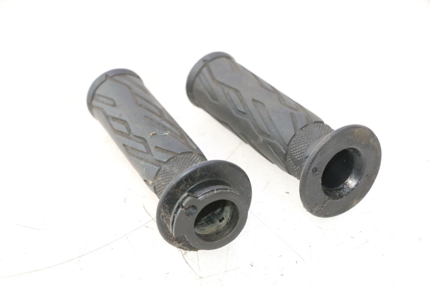 photo de THROTTLE GRIP KYMCO AGILITY CITY 16P 125 (2015 - 2024) - Alternative perspective