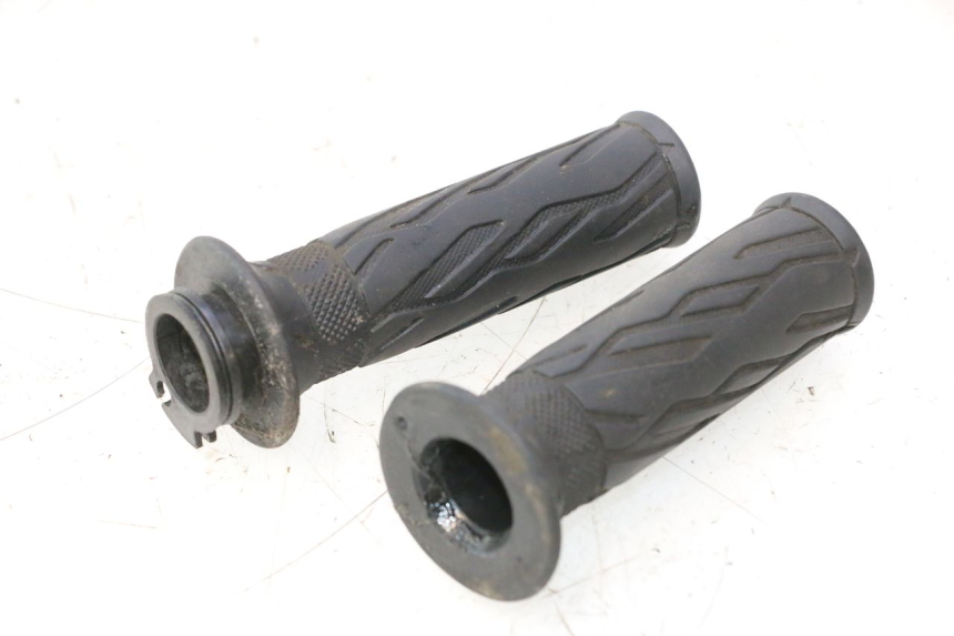 photo de THROTTLE GRIP KYMCO AGILITY CITY 16P 125 (2015 - 2024) - Technical close-up