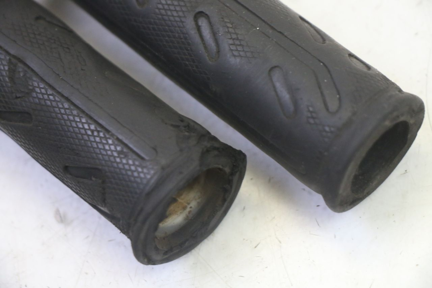 photo de THROTTLE GRIP KYMCO AGILITY NAKED RENOUVO 2T 50 (2011 - 2018) - Zoom on usage condition