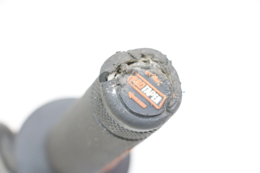 photo de THROTTLE GRIP APOLLO RFZ 125 - Technical close-up