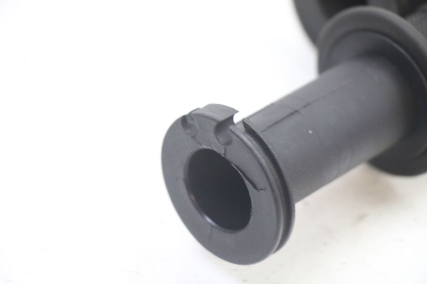 photo de THROTTLE GRIP APRILIA ATLANTIC 125 (2003 - 2009) - Zoom on usage condition