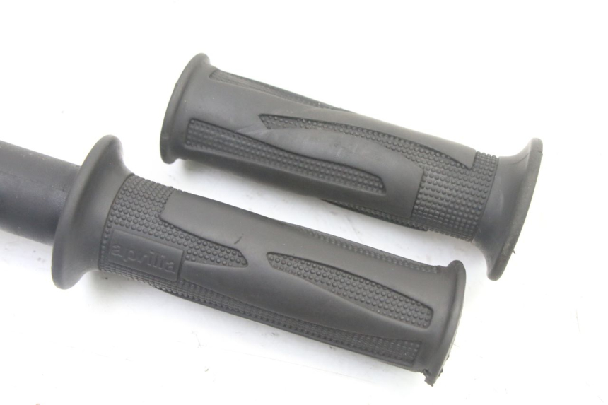 photo de THROTTLE GRIP APRILIA ATLANTIC 125 (2003 - 2009) - Technical close-up