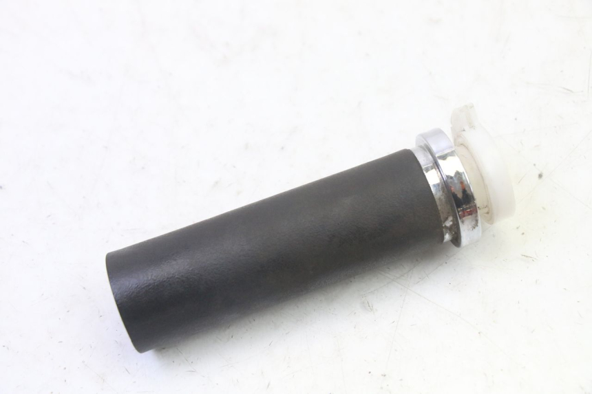 photo de THROTTLE GRIP HYOSUNG GV AQUILA 125 (2000 - 2009) - Zoom on usage condition