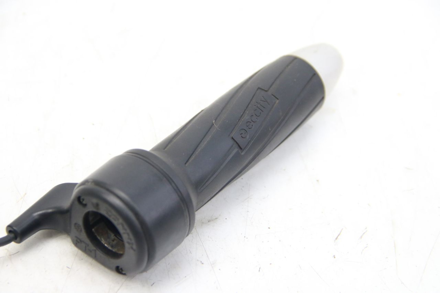 photo de THROTTLE GRIP ECCITY ARTELEC 670 1 (2013 - 2017) - Component detail