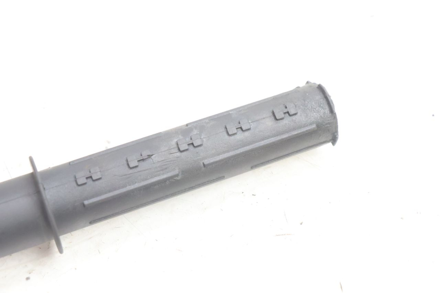 photo de THROTTLE GRIP APRILIA ATLANTIC S 125 (2010 - 2013) - Zoom on usage condition