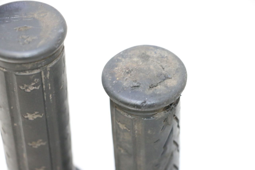 photo de THROTTLE GRIP MBK BOOSTER SPIRIT 50 (1999 - 2003) - Technical close-up