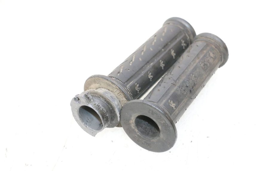photo de THROTTLE GRIP MBK BOOSTER SPIRIT 50 (1999 - 2003) - Fixing points details