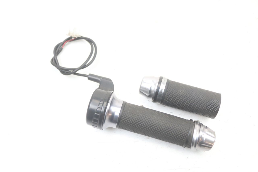 photo de THROTTLE GRIP EBROH BRAVO GLE 1 (2020 - 2024) - Main view