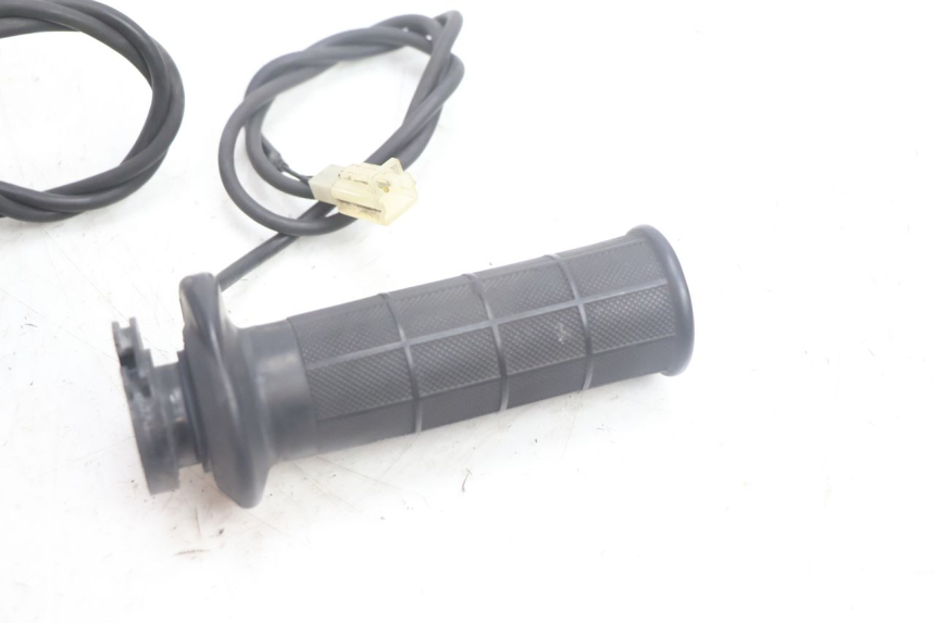 photo de THROTTLE GRIP SUZUKI BURGMAN EXECUTIVE ABS 650 (2006 - 2012) - Alternative perspective