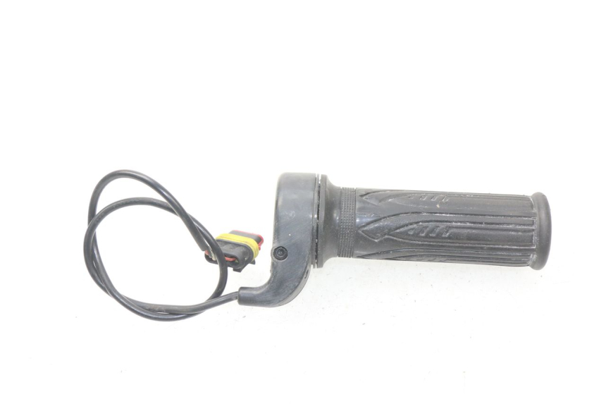 photo de THROTTLE GRIP ERIDER CARGO 1 (2009 - 2018) - Zoom on usage condition