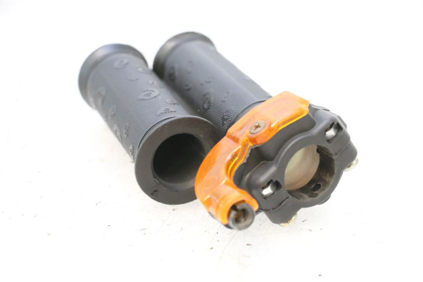 photo de THROTTLE GRIP ORION DELTA DIRT BIKE 50 - Alternative perspective