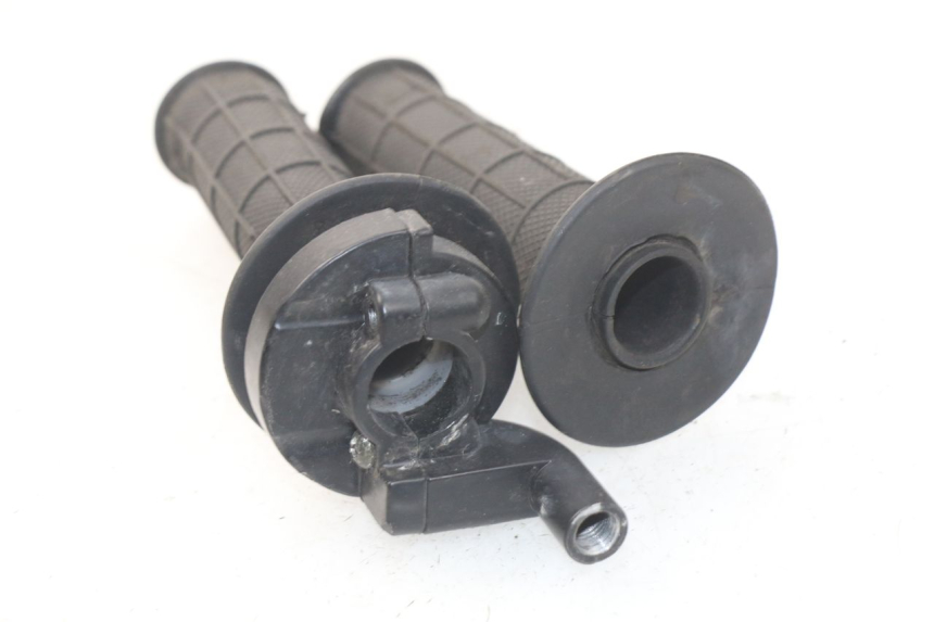 photo de THROTTLE GRIP LIFAN DIRTBIKE 50 - Zoom on usage condition