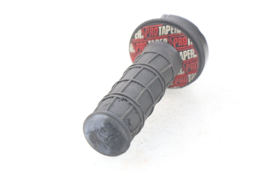 photo de THROTTLE GRIP CRZ DIRTBIKE 140 - Zoom on usage condition