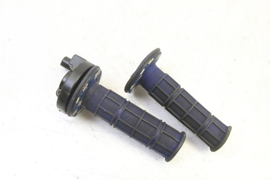 photo de THROTTLE GRIP BSE DIRTBIKE PH10L 125 - Component detail