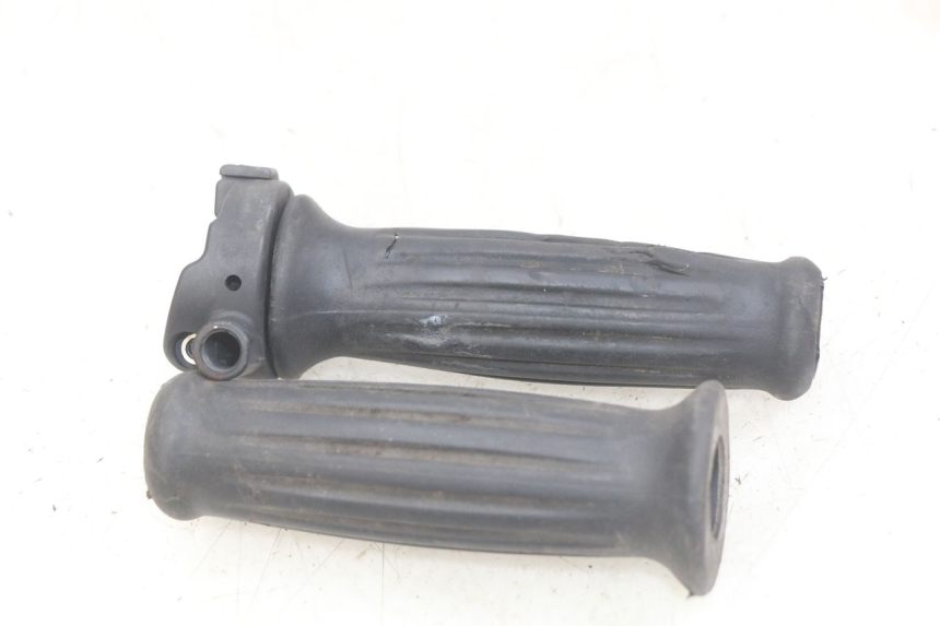 photo de THROTTLE GRIP PEUGEOT DJANGO 4T 50 (2014 - 2019) - Zoom on usage condition