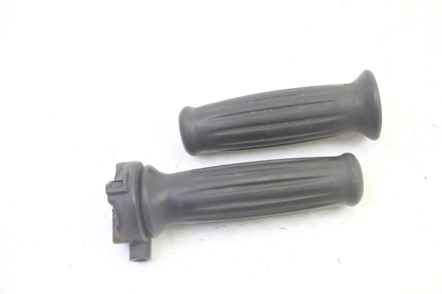 photo de THROTTLE GRIP PEUGEOT DJANGO 4T 50 (2014 - 2019) - Alternative perspective
