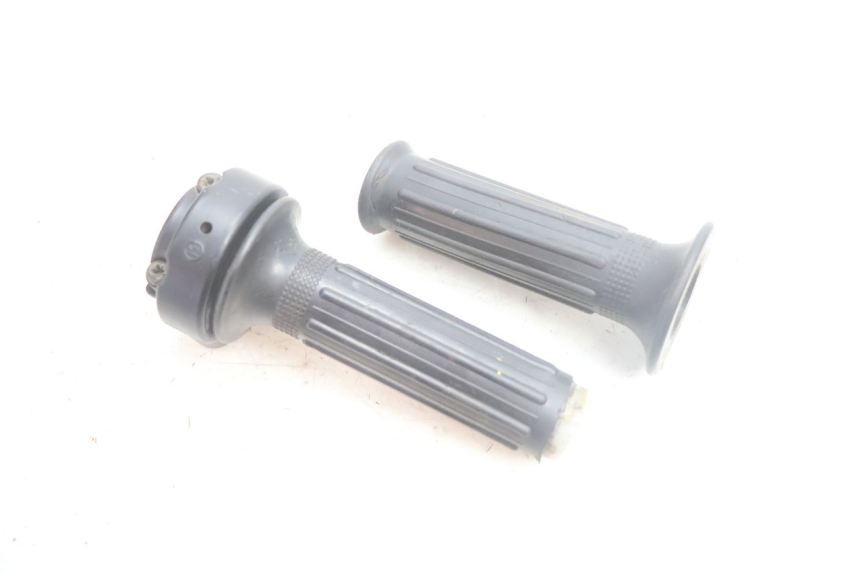 photo de THROTTLE GRIP SUZUKI DR S 600 (1985 - 1989) - Main view