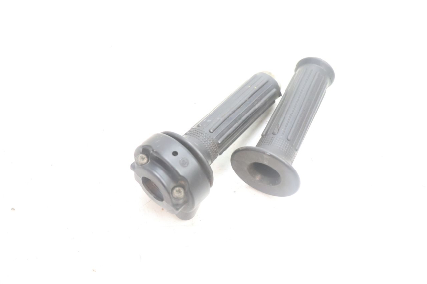 photo de THROTTLE GRIP SUZUKI DR S 600 (1985 - 1989) - Component detail