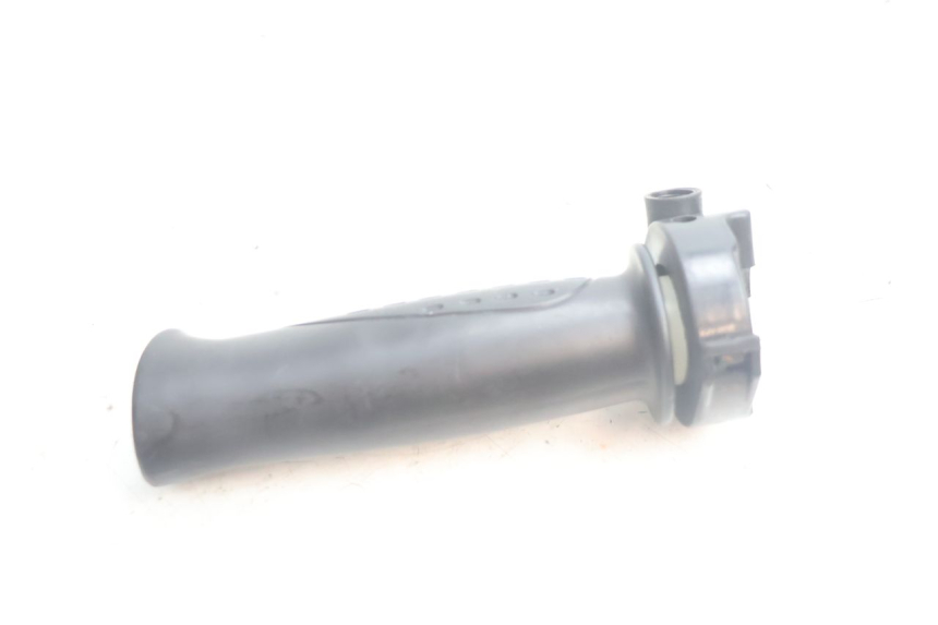 photo de THROTTLE GRIP CF MOTO E-CHARM 125 (2005 - 2008) - Zoom on usage condition