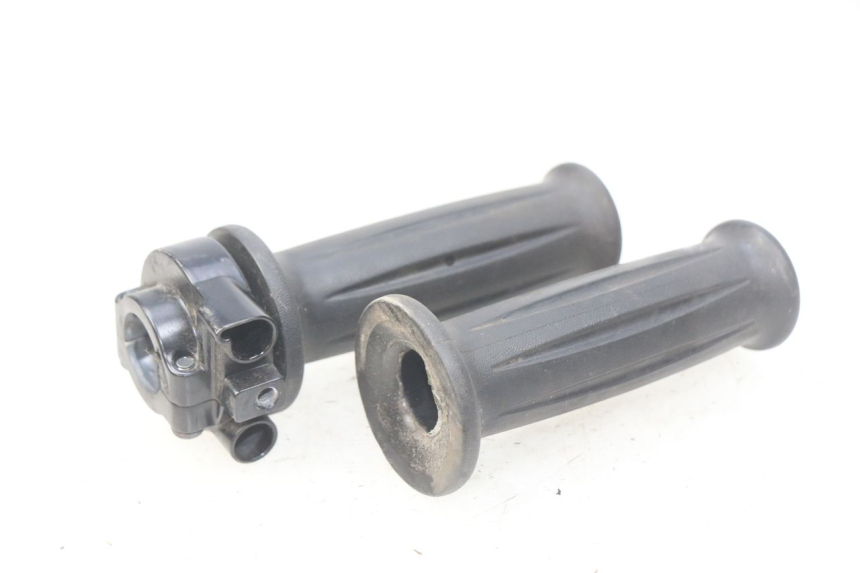 photo de THROTTLE GRIP YAMAHA D'ELIGHT DELIGHT 115 (2013 - 2017) - Component detail
