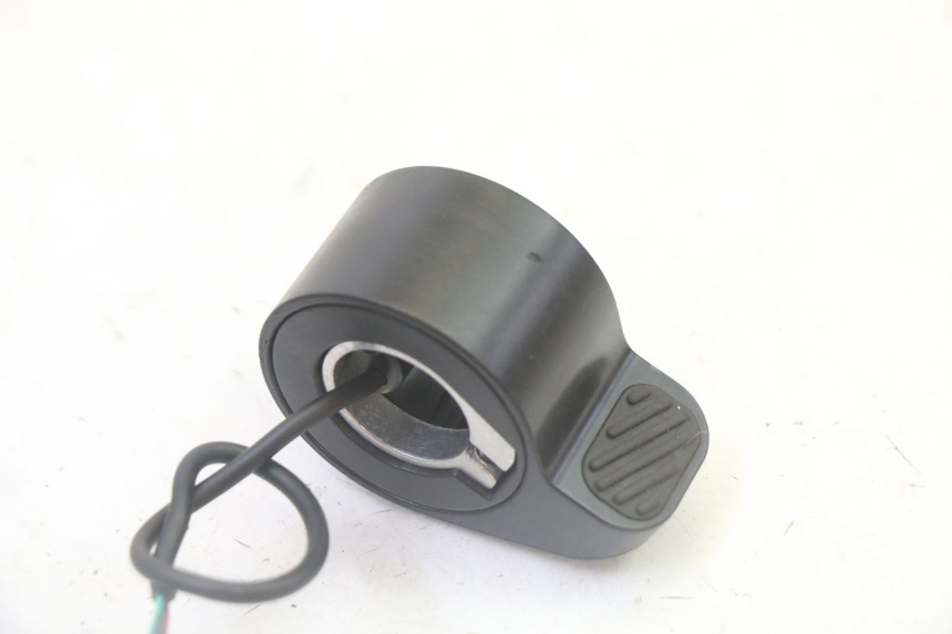 photo de THROTTLE GRIP SEGWAY NINEBOT F65I 1 - Component detail