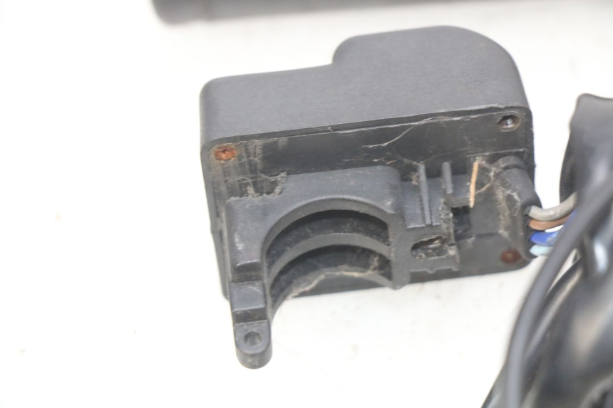 photo de THROTTLE GRIP HONDA FES PANTHEON 2T 125 (1998 - 2002) - Alternative perspective