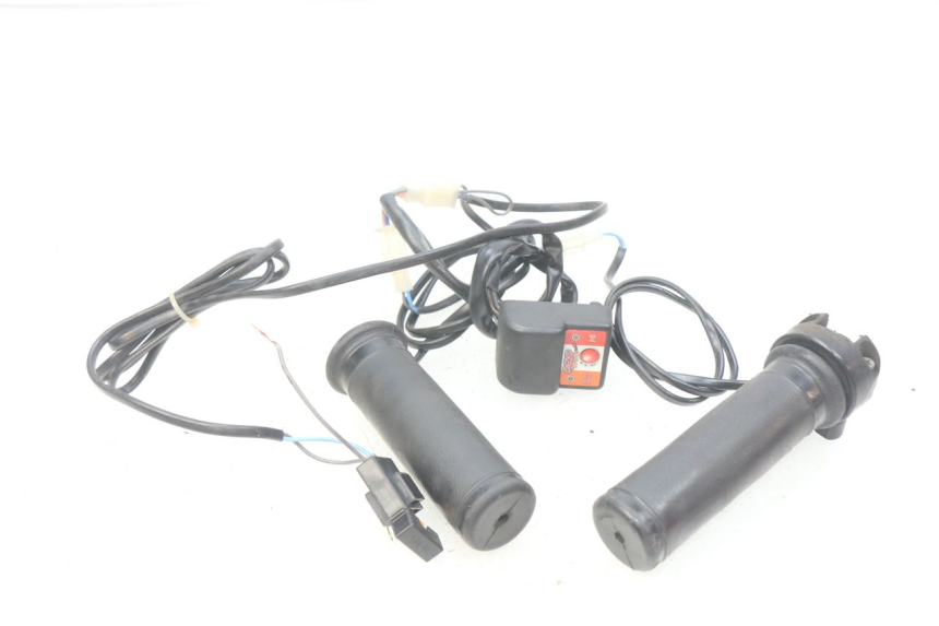 photo de THROTTLE GRIP HONDA FES PANTHEON 2T 125 (1998 - 2002) - Product overview