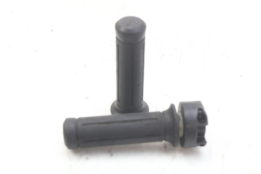 photo de THROTTLE GRIP HONDA FES PANTHEON 2T 125 (1998 - 2002) - Main view