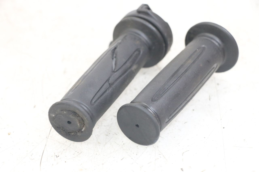 photo de THROTTLE GRIP SYM FIDDLE 3 III 125 (2014 - 2020) - Alternative perspective