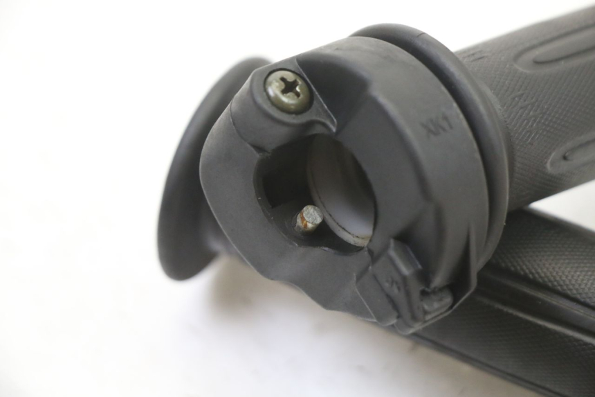 photo de THROTTLE GRIP SYM FIDDLE 3 III 50 (2014 - 2020) - Alternative perspective