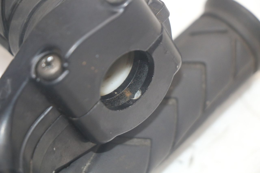photo de THROTTLE GRIP YAMAHA FJ 3CX 1200 (1986 - 1996) - Technical close-up