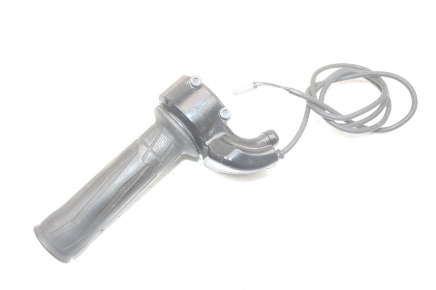 photo de THROTTLE GRIP YAMAHA FJR ABS 1300 (2006 - 2012) - Fixing points details