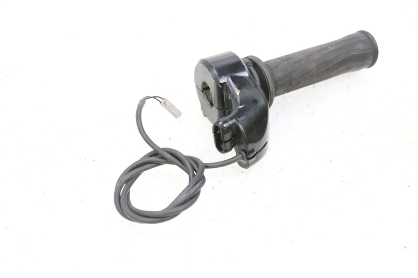 photo de THROTTLE GRIP YAMAHA FJR ABS 1300 (2006 - 2012) - Fixing points details