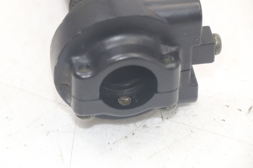 photo de THROTTLE GRIP MBK FLAME X 125 (2004 - 2007) - Alternative perspective