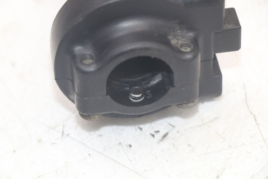 photo de THROTTLE GRIP MBK FLAME X 125 (2007 - 2016) - Fixing points details