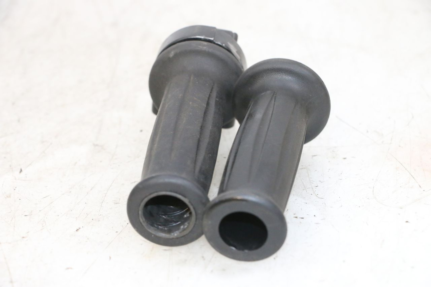 photo de THROTTLE GRIP MBK FLIPPER 115 (2013 - 2017) - Alternative perspective