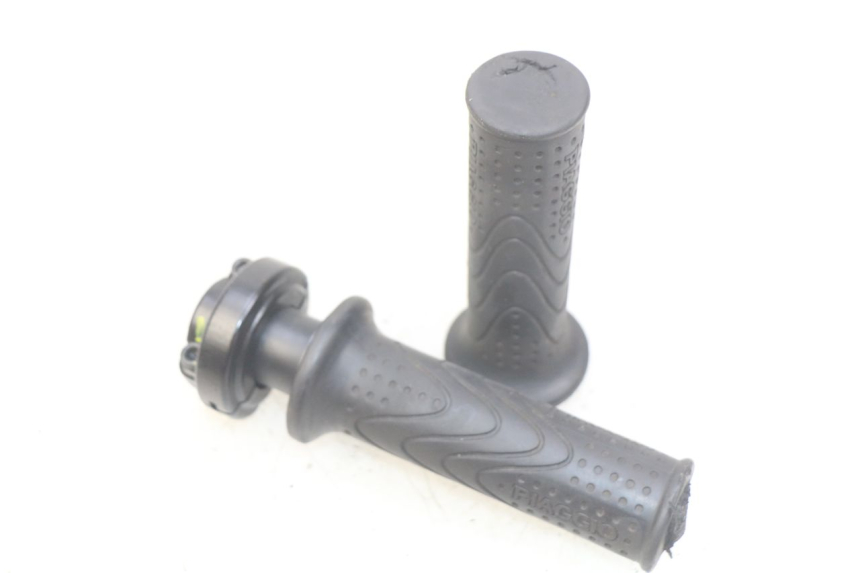 photo de THROTTLE GRIP PIAGGIO FLY 4T 50 (2013 - 2017) - Main view
