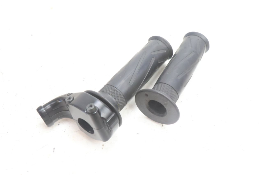 photo de THROTTLE GRIP YAMAHA FZ8 800 (2010 - 2016) - Component detail