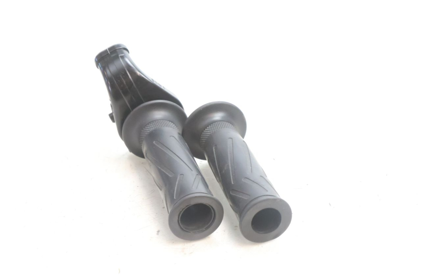 photo de THROTTLE GRIP YAMAHA FZ8 800 (2010 - 2016) - Technical close-up