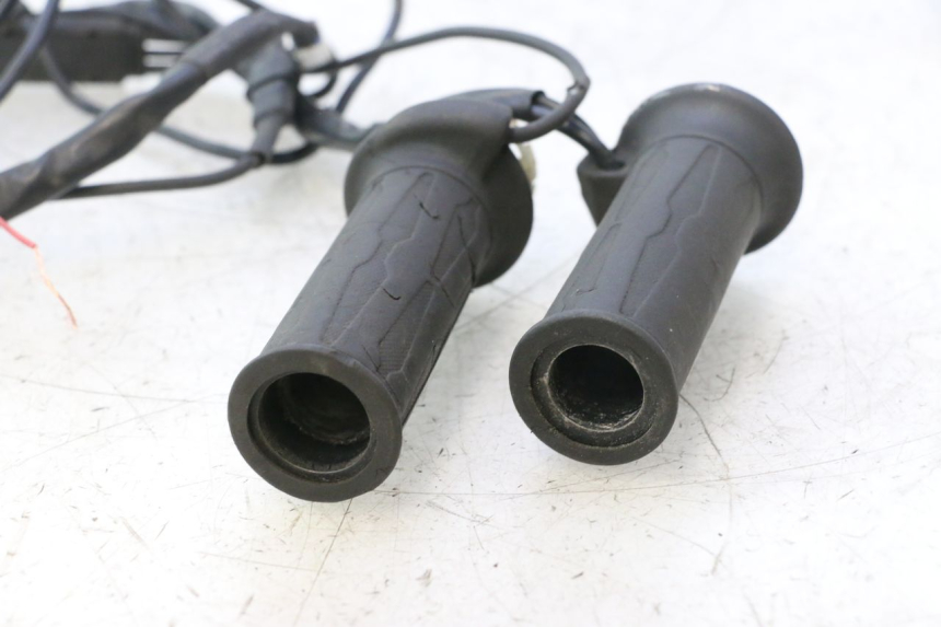 photo de THROTTLE GRIP GILERA GP 800 (2007 - 2013) - Surface and material condition