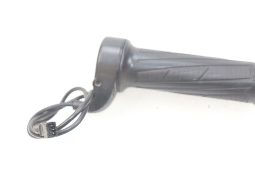 photo de THROTTLE GRIP EUROCKA GREEN 1 - Zoom on usage condition