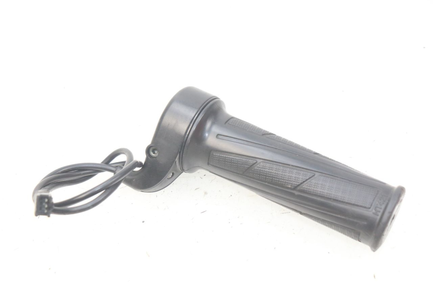 photo de THROTTLE GRIP EUROCKA GREEN 1 - Alternative perspective