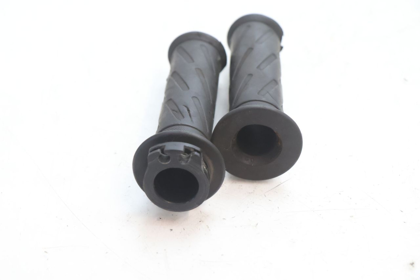 photo de THROTTLE GRIP SUZUKI GSR 600 (2005 - 2012) - Component detail