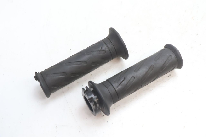 photo de THROTTLE GRIP SUZUKI GSR 600 (2005 - 2012) - Alternative perspective