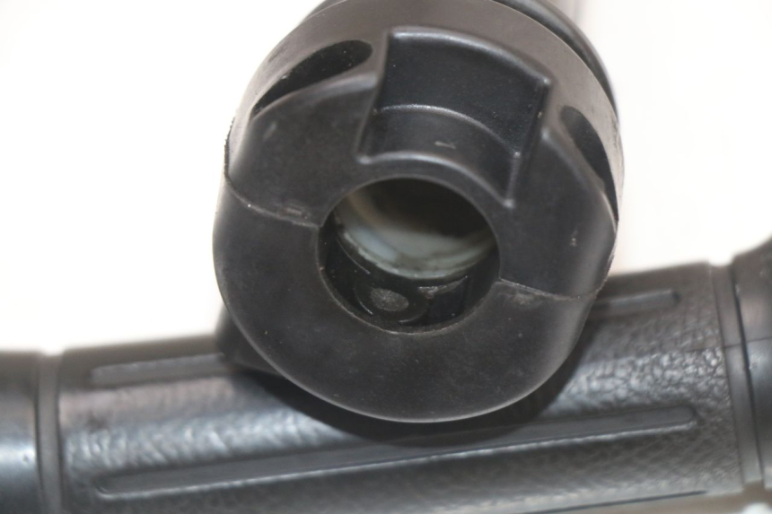 photo de THROTTLE GRIP HONDA NES AROBASE 125 (2000 - 2003) - Alternative perspective