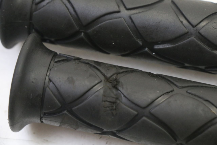 photo de THROTTLE GRIP YAMAHA JOG R 50 (2004 - 2014) - Zoom on usage condition